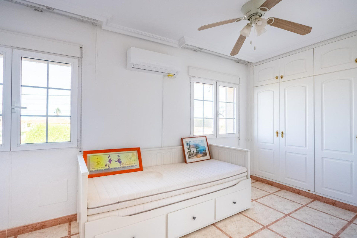 Huis te koop in El Chaparral | 6 slaapkamers H5204989