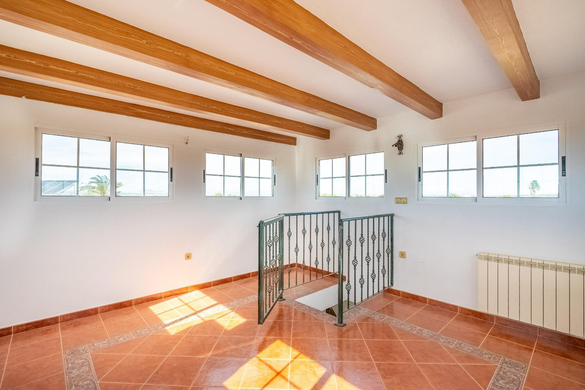 Huis te koop in El Chaparral | 6 slaapkamers H5204989