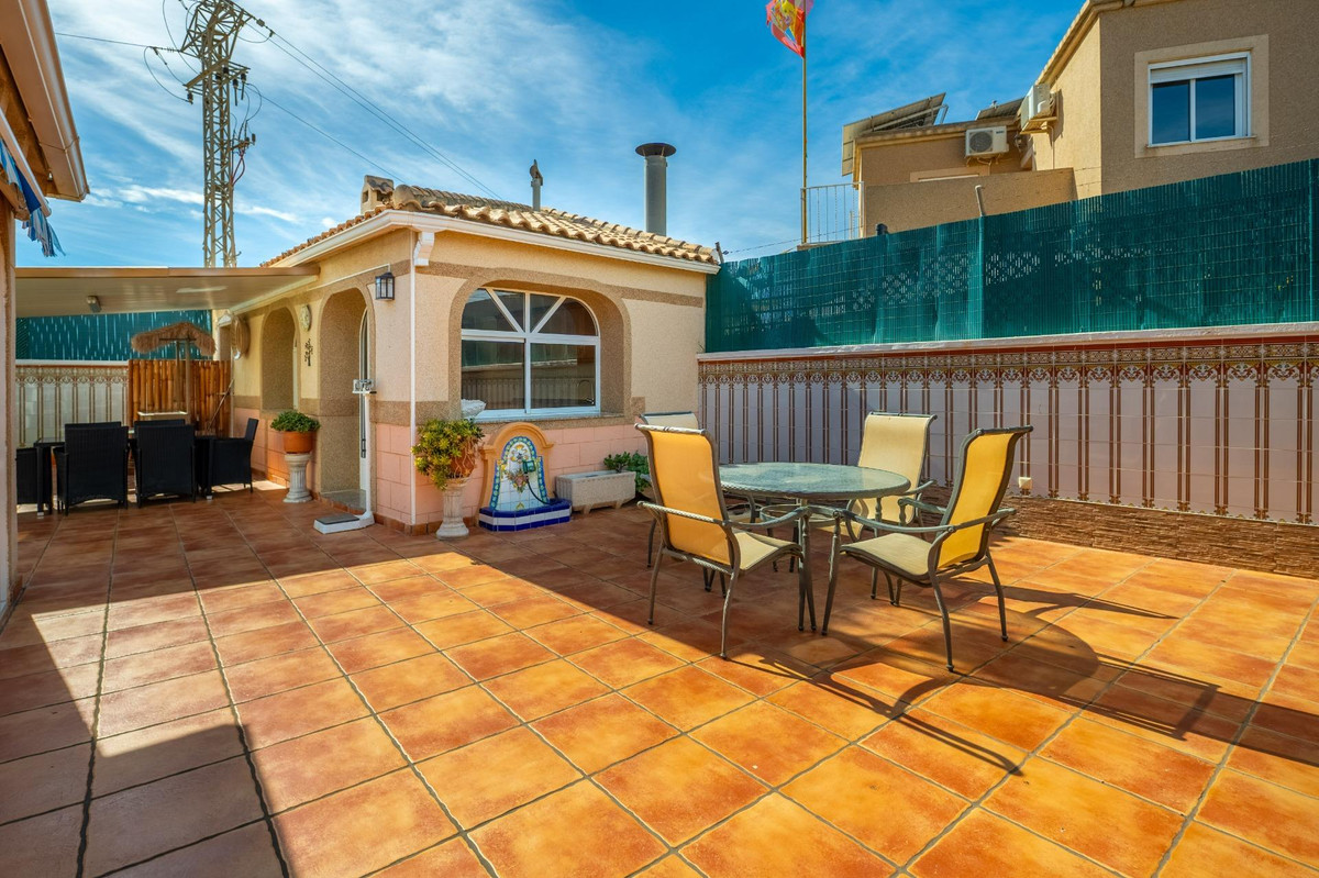 Huis te koop in El Chaparral | 6 slaapkamers H5204989