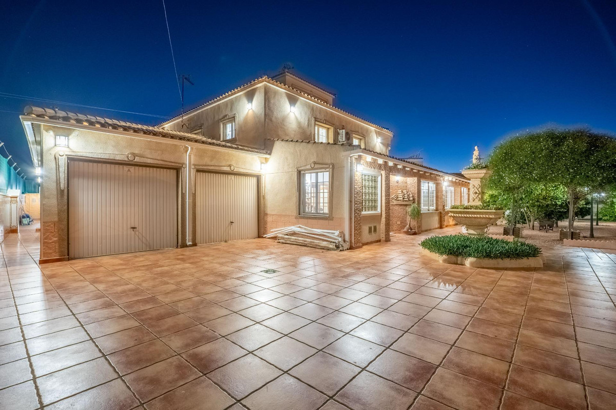 Huis te koop in El Chaparral | 6 slaapkamers H5204989