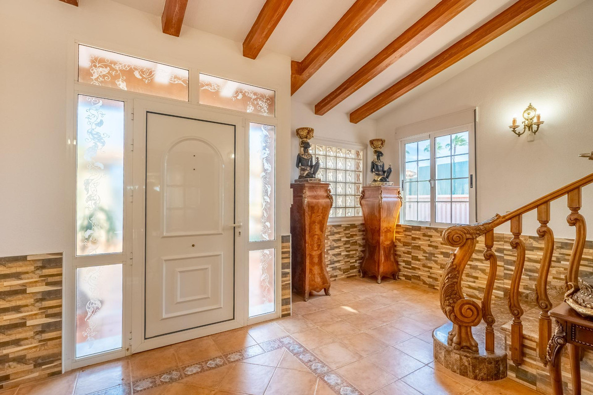 Huis te koop in El Chaparral | 6 slaapkamers H5204989