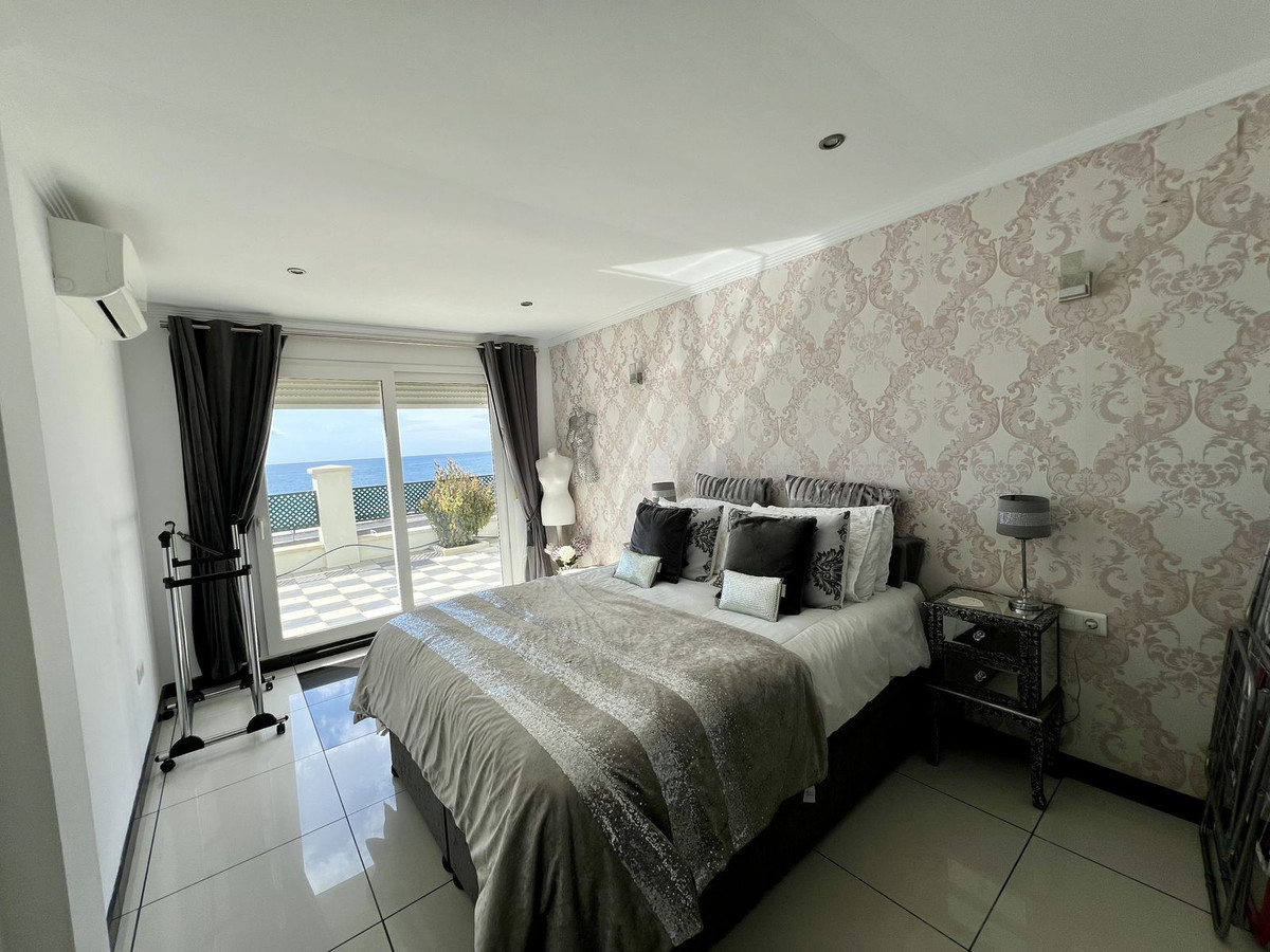 Huis te koop in El Chaparral | 5 slaapkamers H5389117