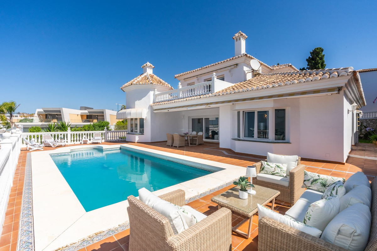 Huis te koop in El Chaparral | 4 slaapkamers H5412241