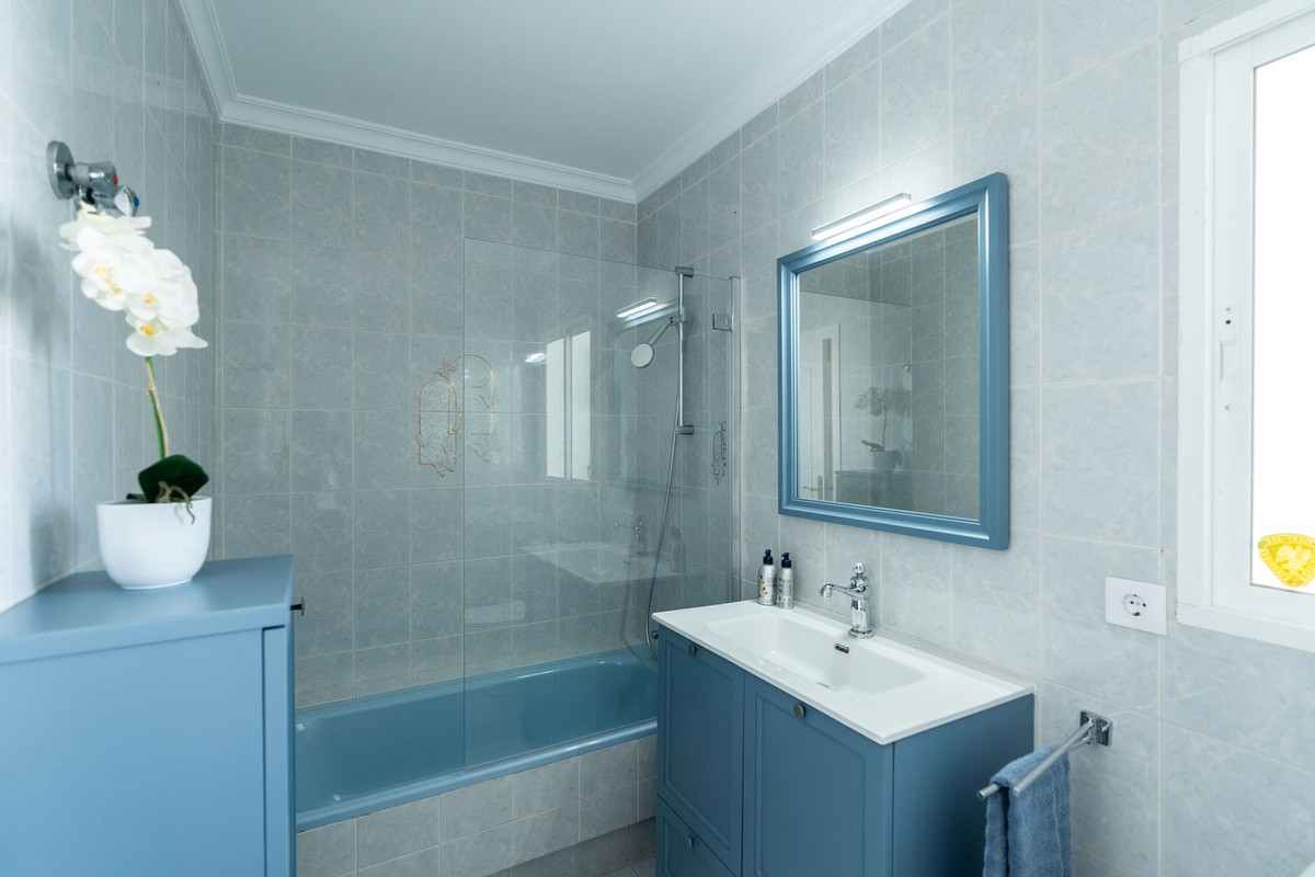 Huis te koop in El Chaparral | 4 slaapkamers H5412241