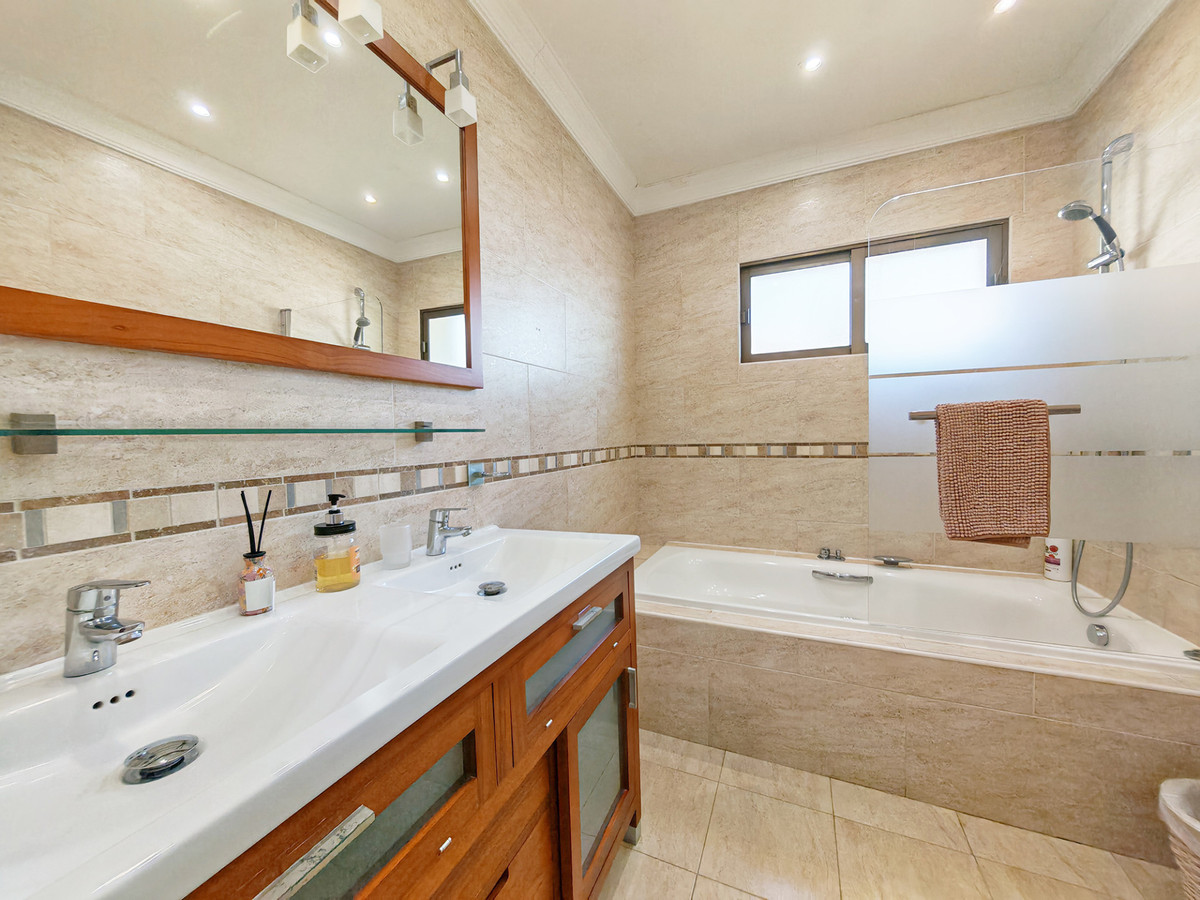 Huis te koop in El Chaparral | 4 slaapkamers H5461585