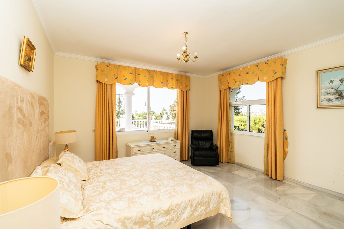 Huis te koop in El Chaparral | 5 slaapkamers H5461921