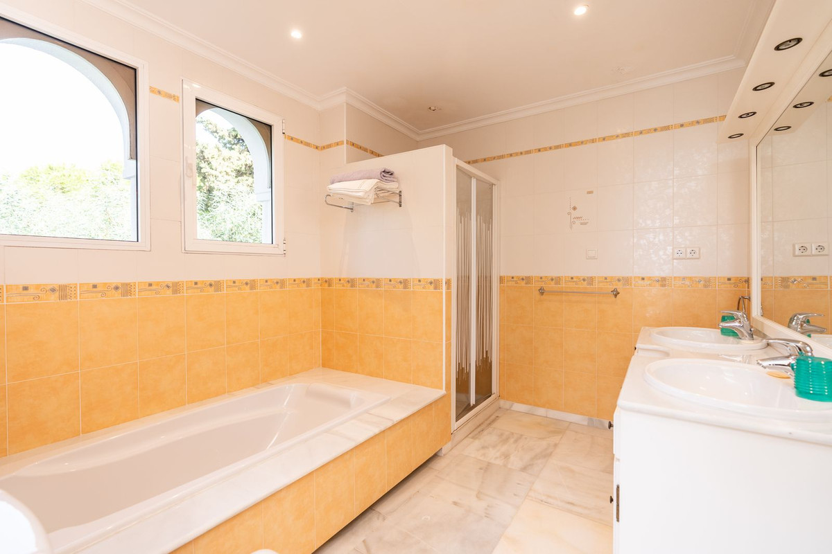 Huis te koop in El Chaparral | 5 slaapkamers H5461921