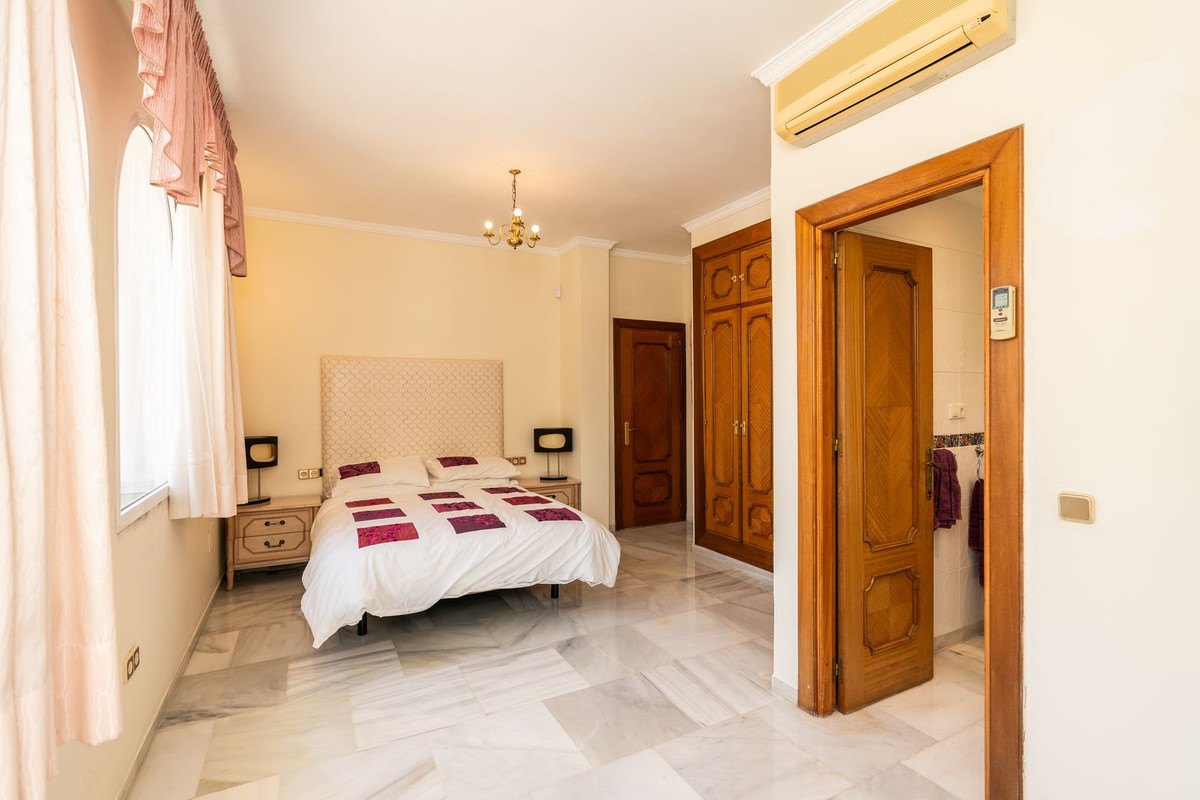 Huis te koop in El Chaparral | 5 slaapkamers H5461921