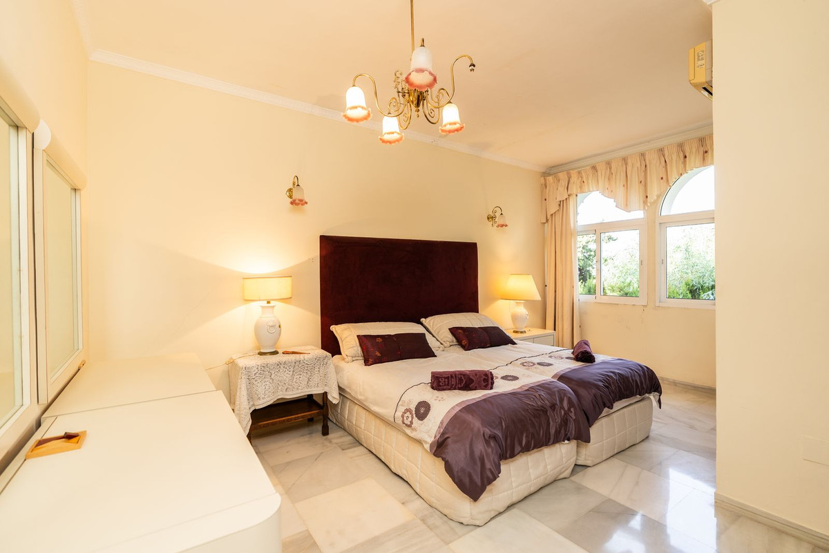 Huis te koop in El Chaparral | 5 slaapkamers H5461921