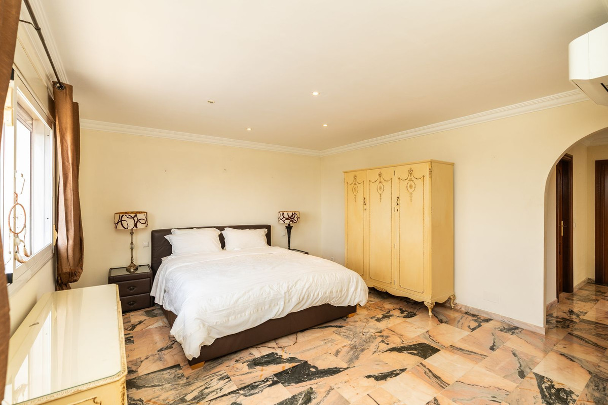 Huis te koop in El Chaparral | 5 slaapkamers H5461921