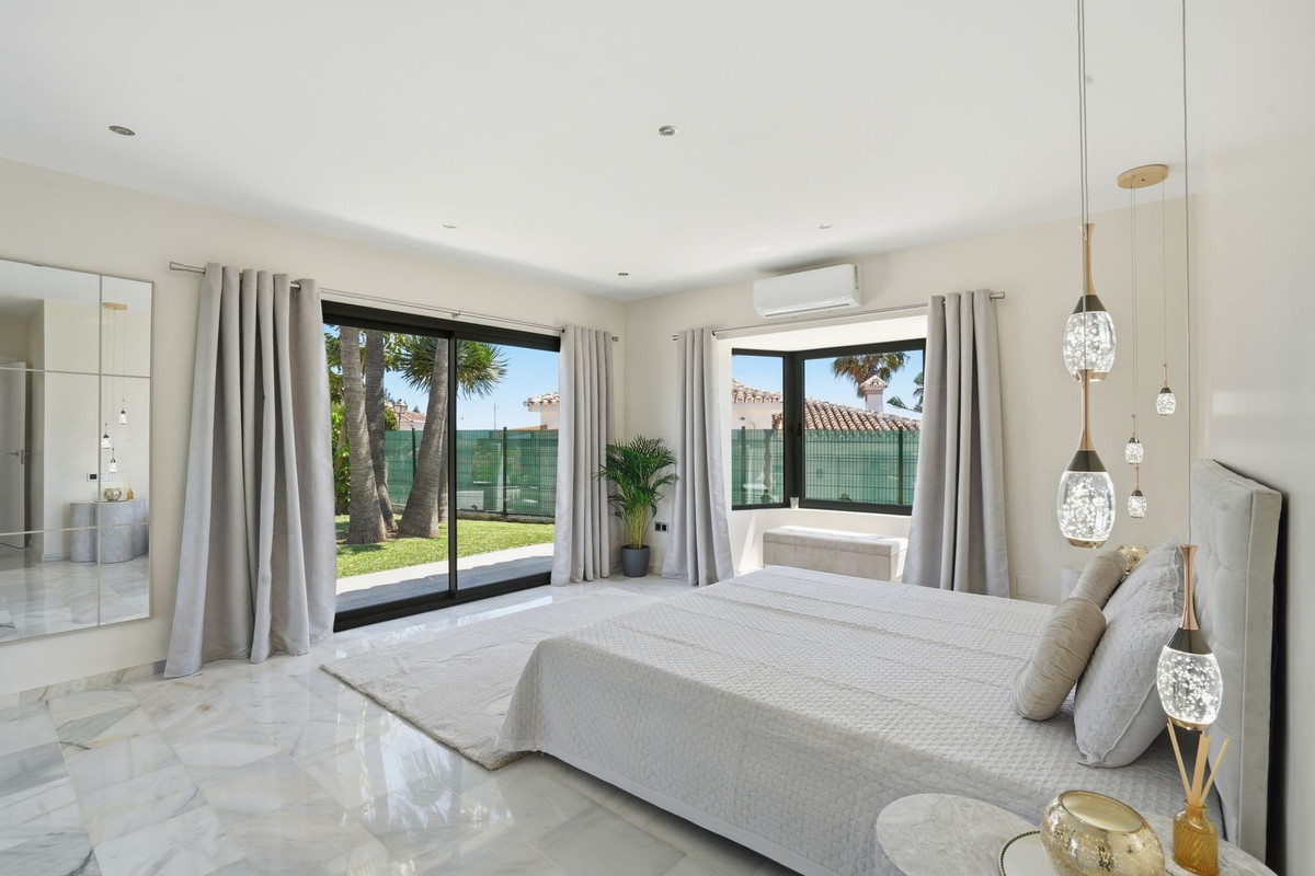 Huis te koop in El Chaparral | 4 slaapkamers H5481400