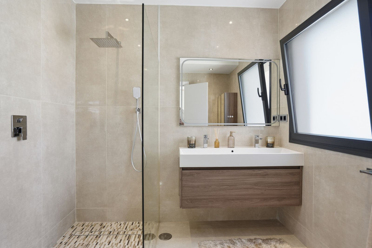 Huis te koop in El Chaparral | 4 slaapkamers H5481400