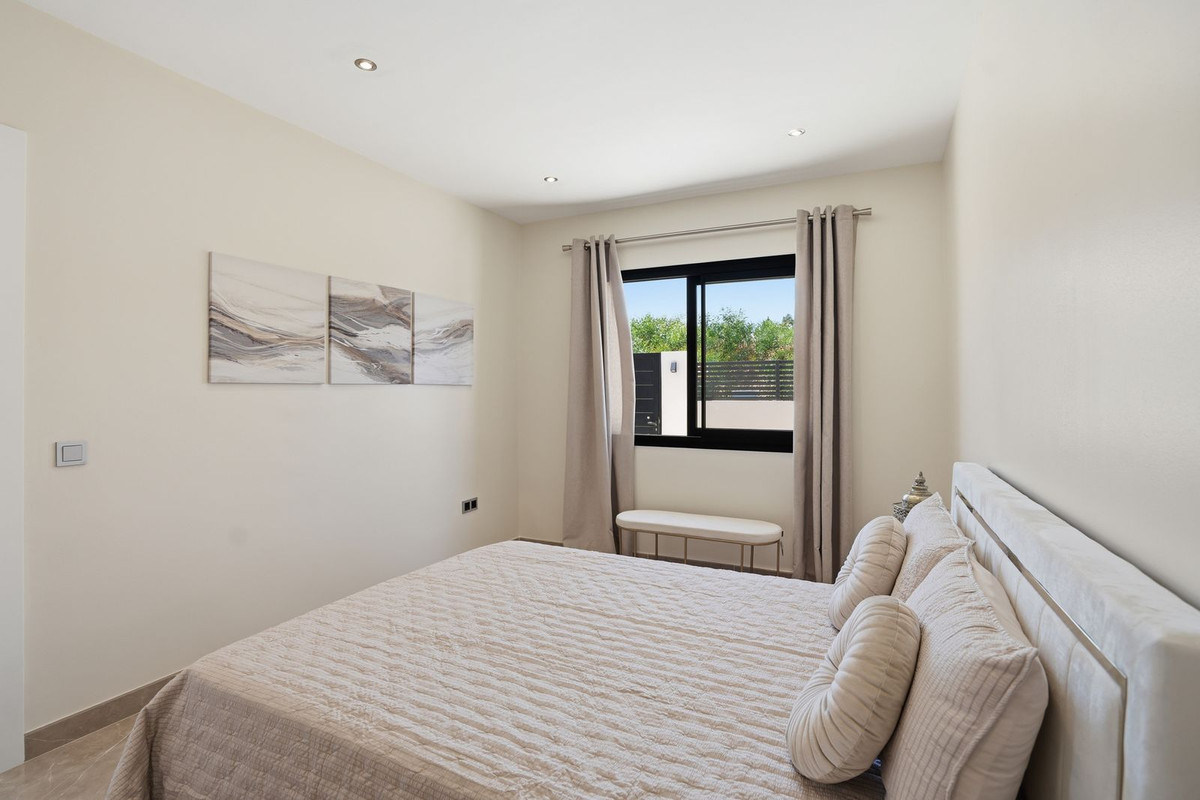 Huis te koop in El Chaparral | 4 slaapkamers H5481400