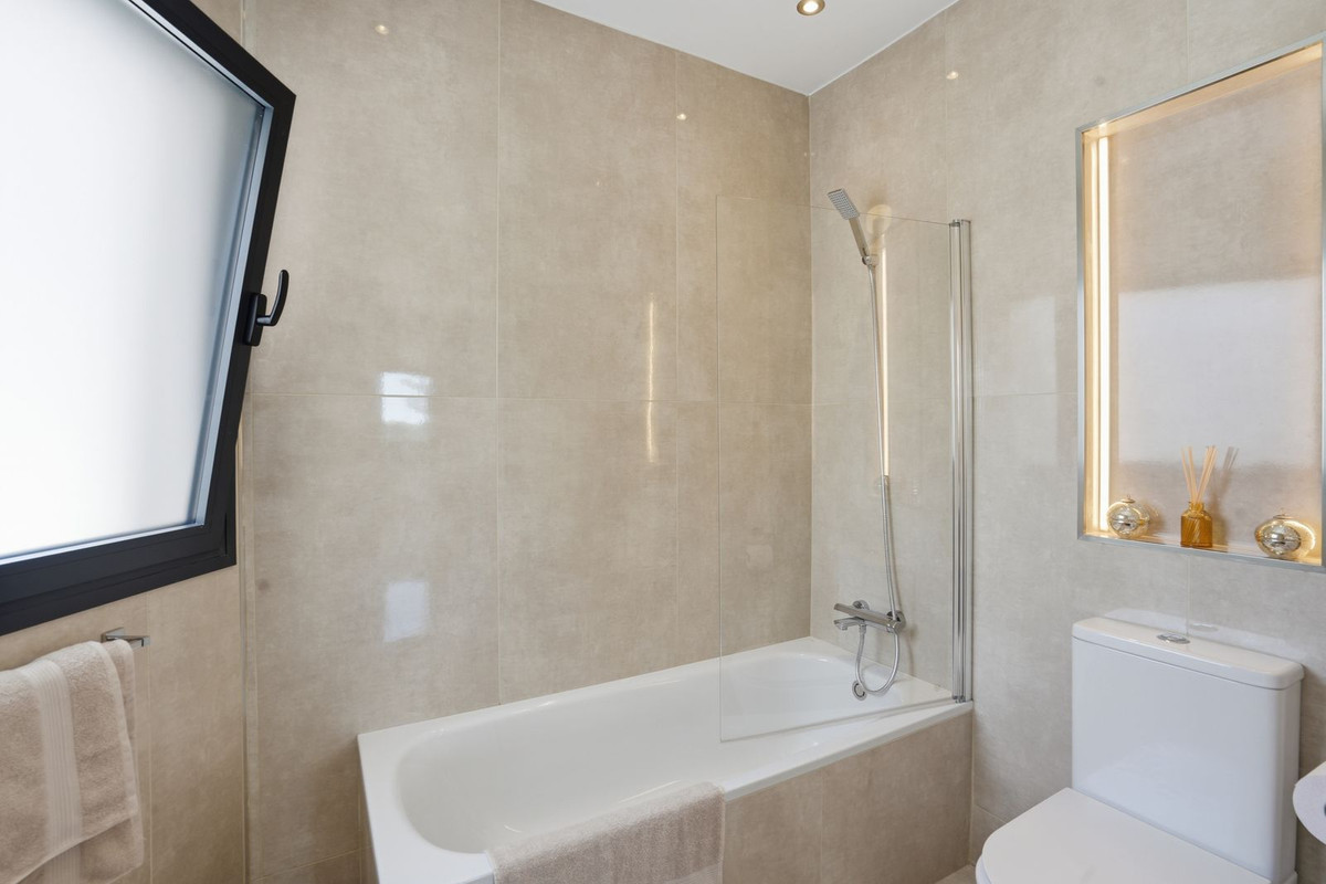 Huis te koop in El Chaparral | 4 slaapkamers H5481400