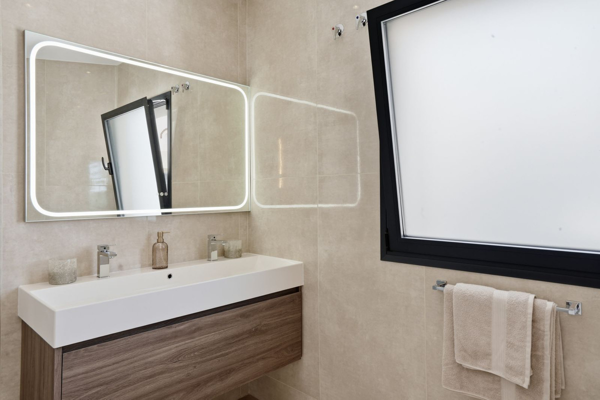 Huis te koop in El Chaparral | 4 slaapkamers H5481400