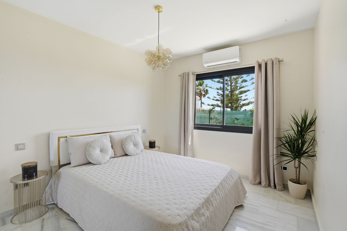 Huis te koop in El Chaparral | 4 slaapkamers H5481400