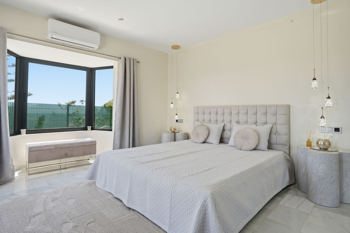 Huis te koop in El Chaparral | 4 slaapkamers H5481400