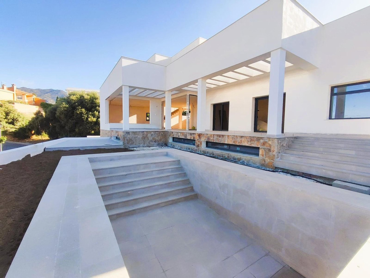 Vrijstaande Villa in El Coto-11