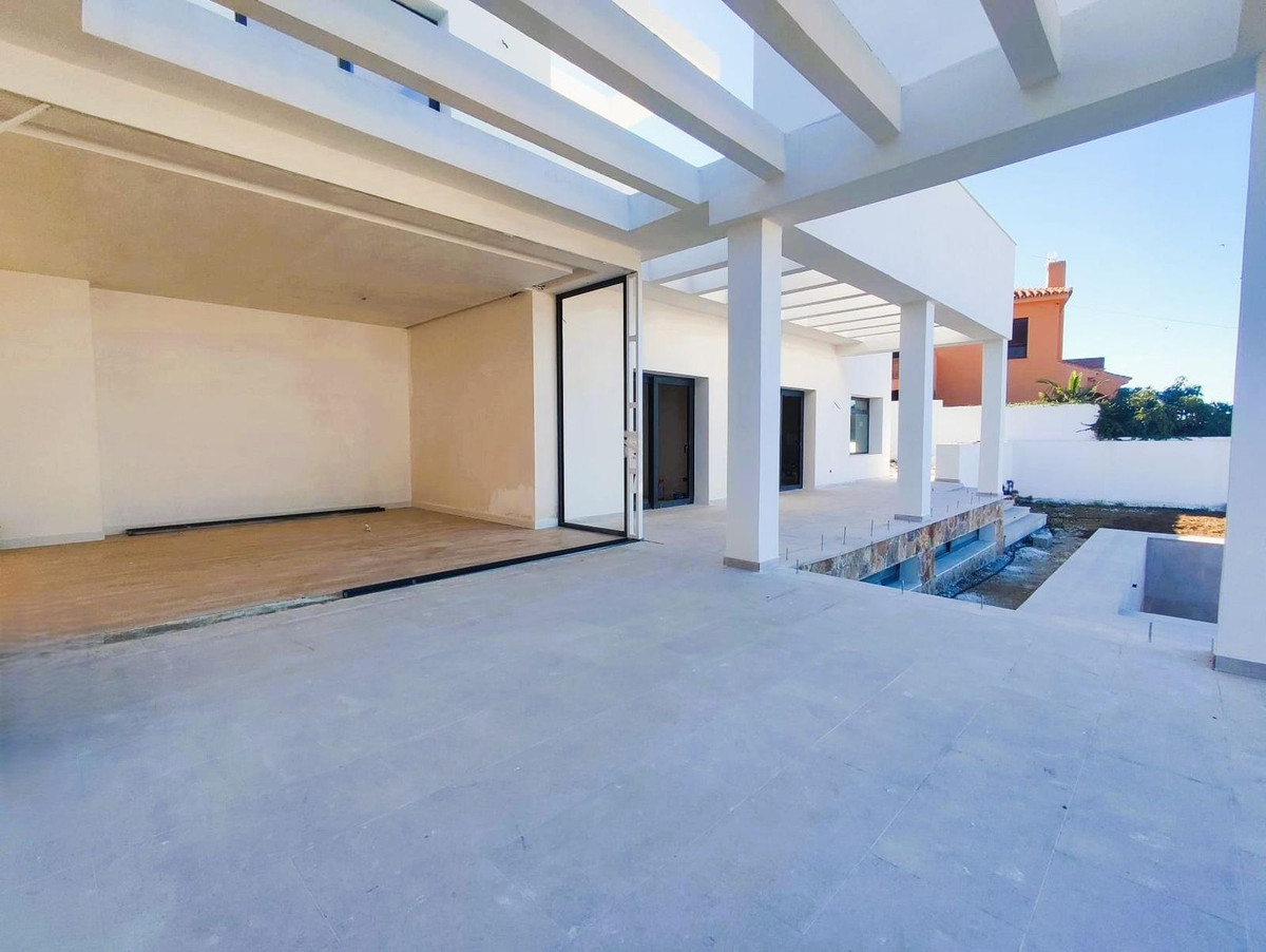 Vrijstaande Villa in El Coto-15