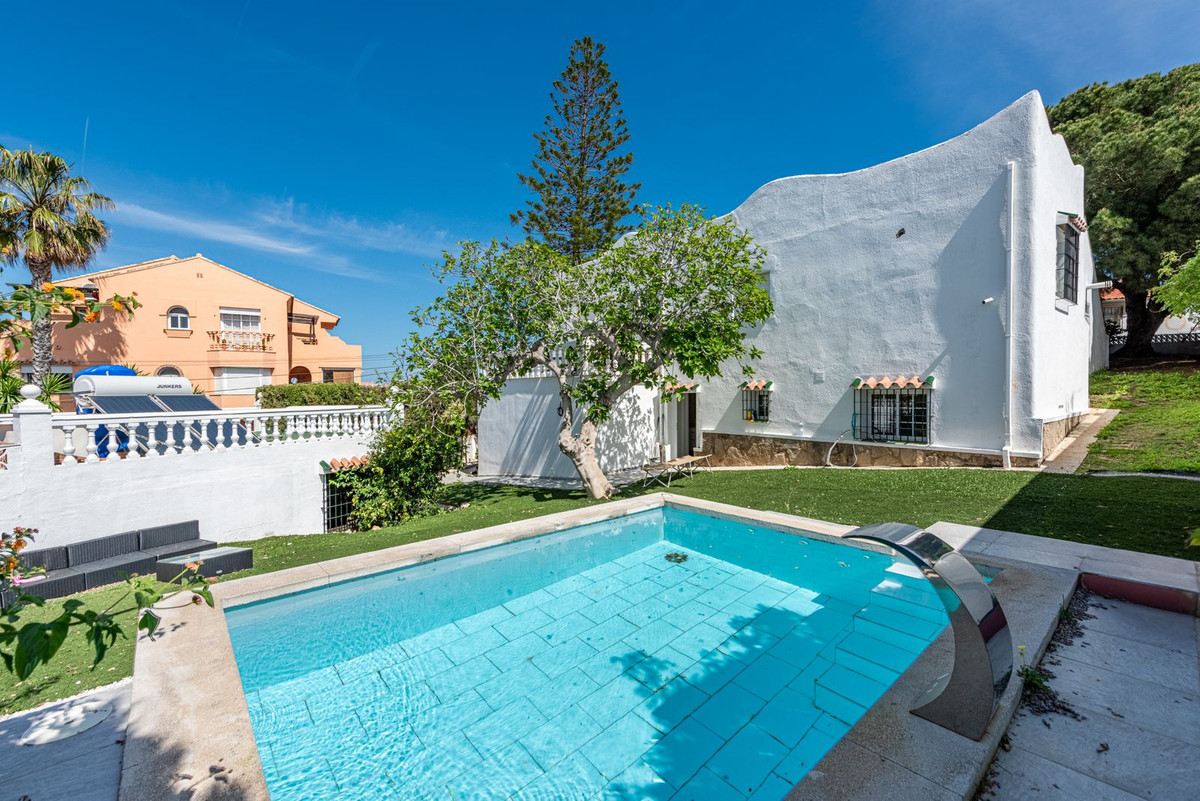 Vrijstaande Villa in El Faro-1