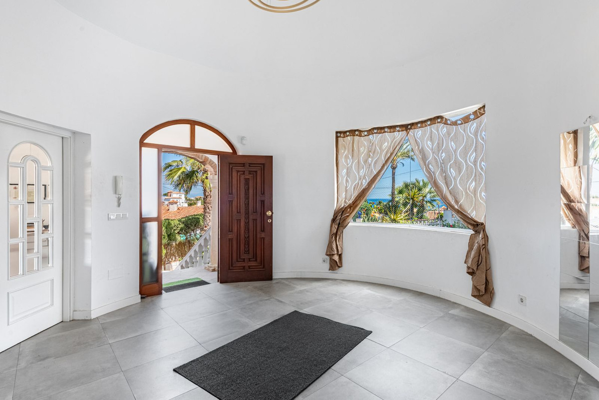 Vrijstaande Villa in El Faro-2