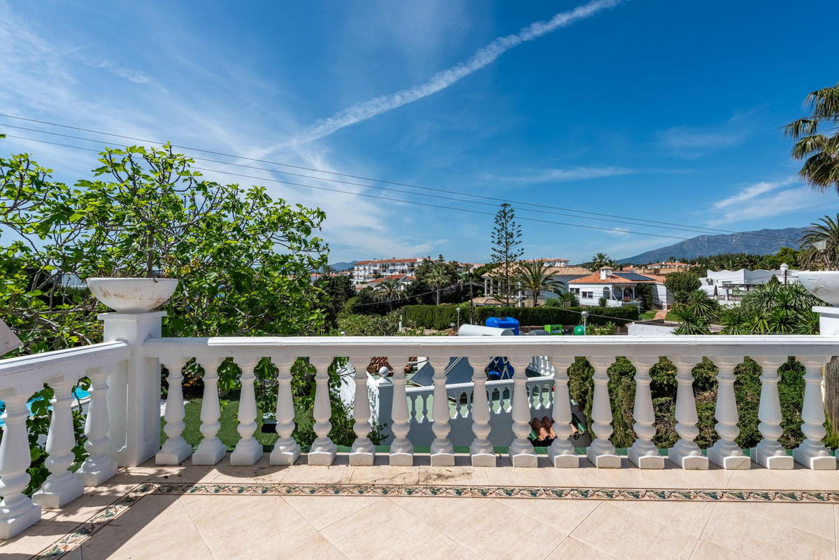 Vrijstaande Villa in El Faro-6