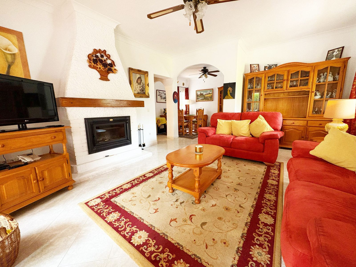Vrijstaande Villa in El Faro-1