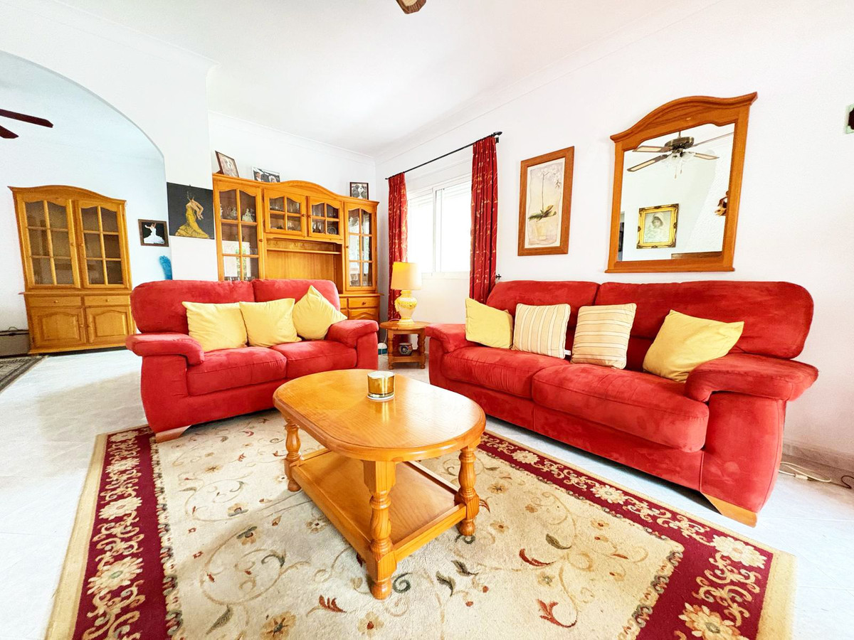 Vrijstaande Villa in El Faro-2