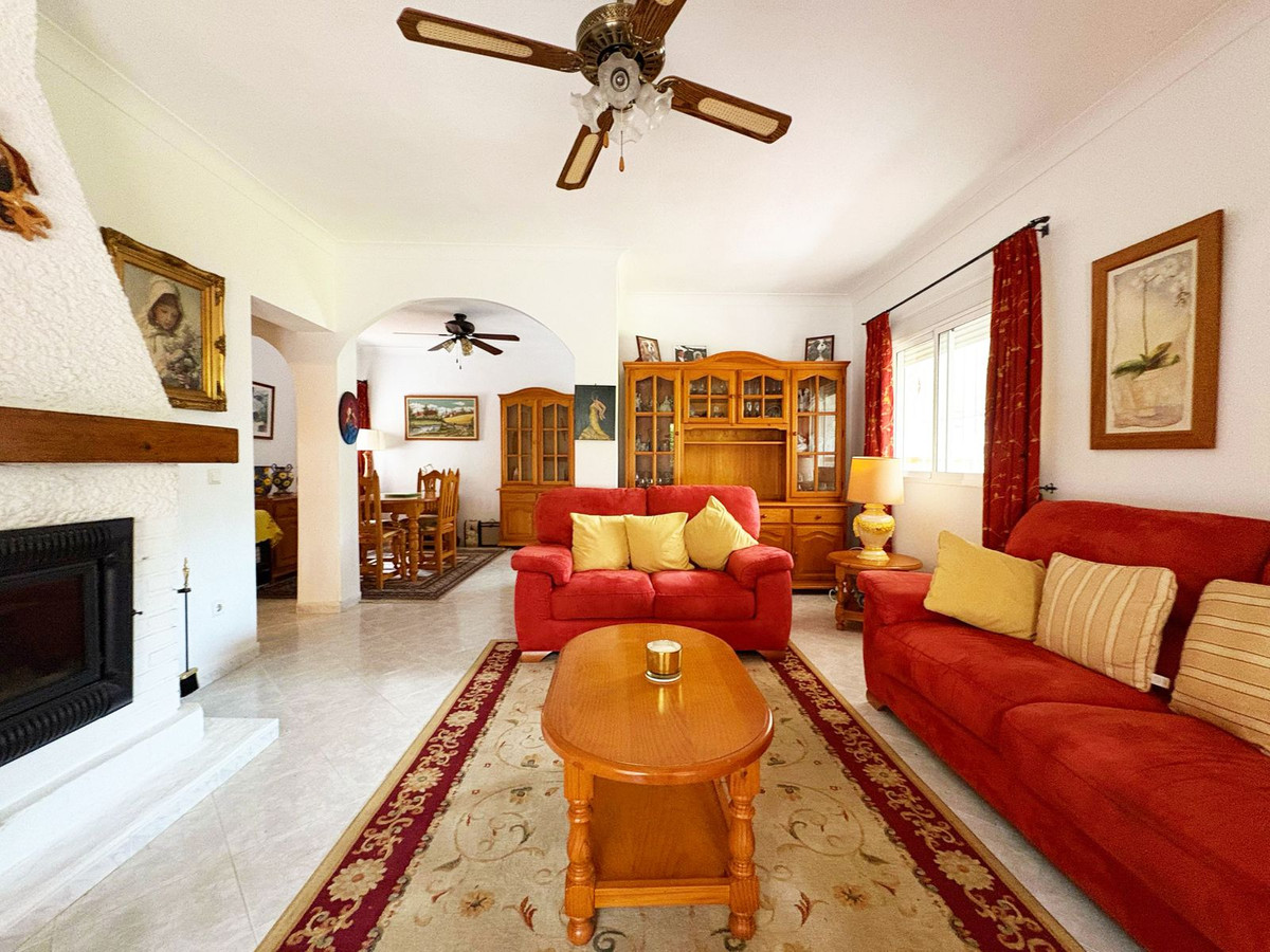 Vrijstaande Villa in El Faro-3