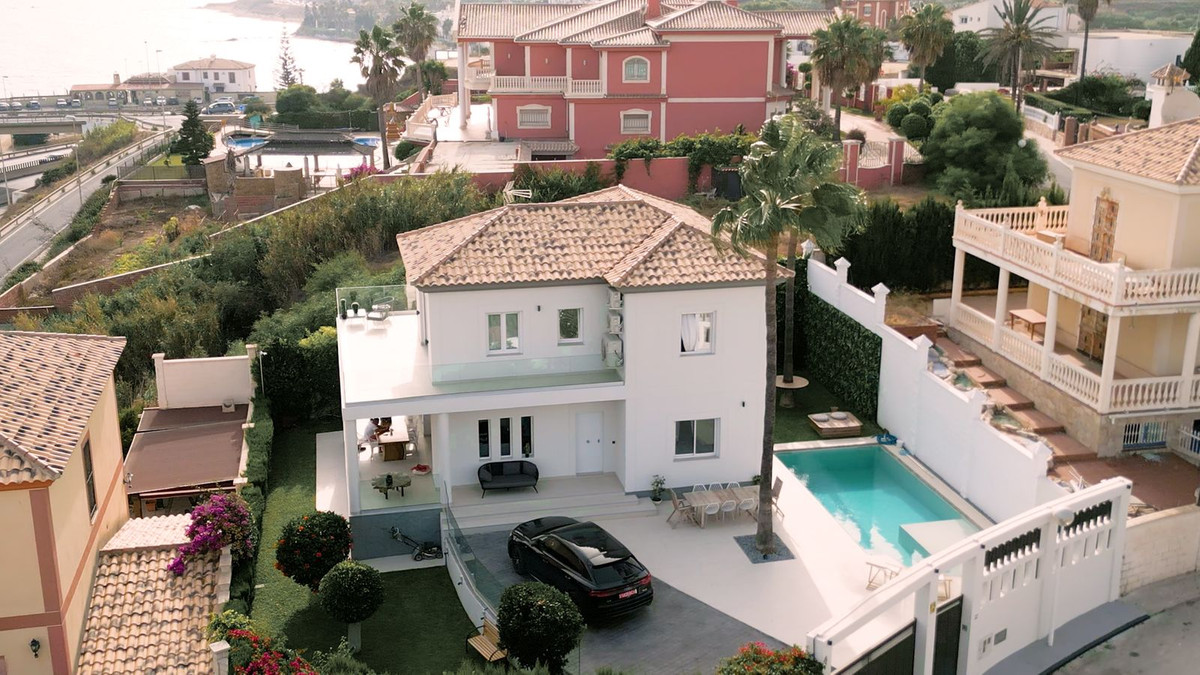 Vrijstaande Villa in El Faro-1