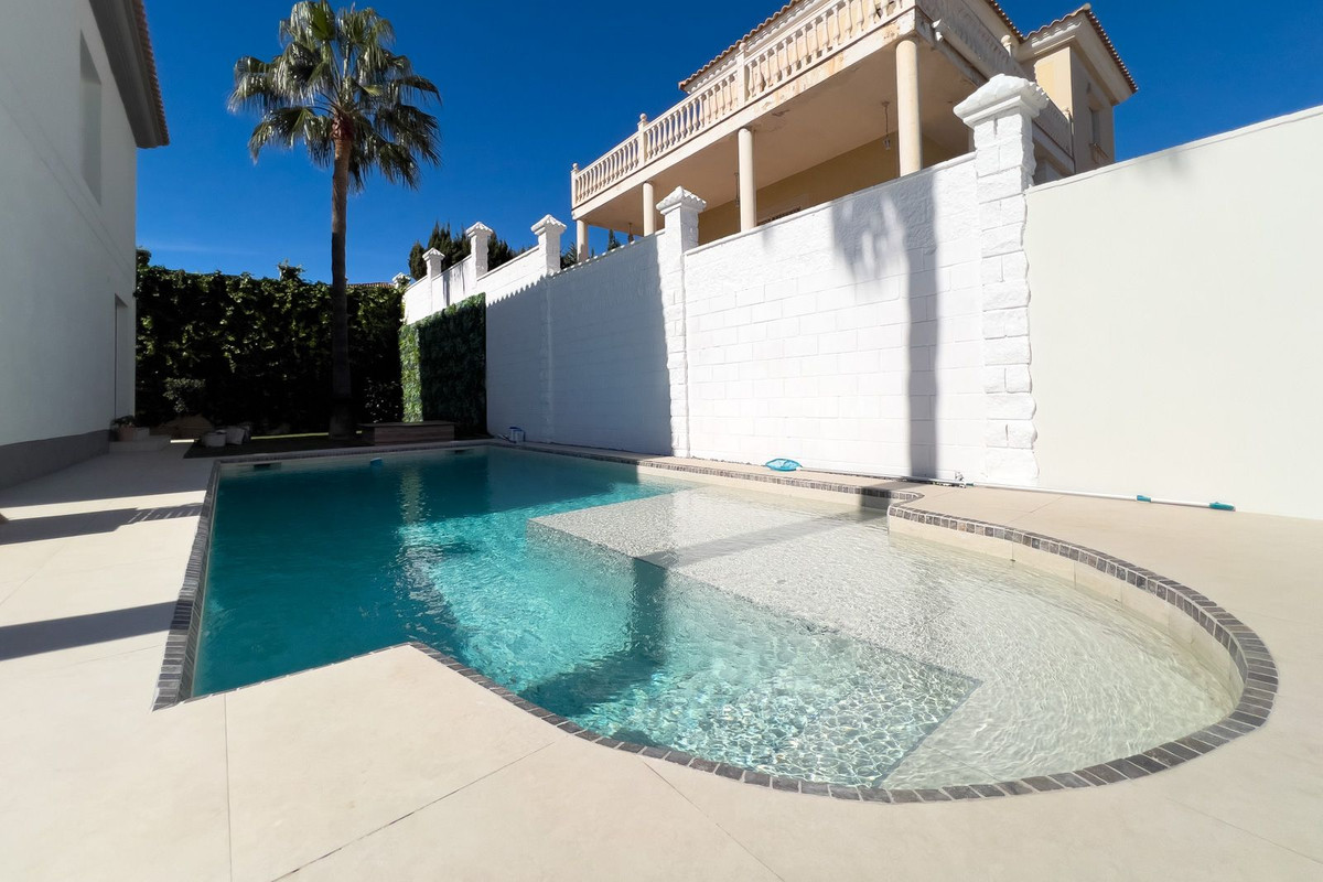 Vrijstaande Villa in El Faro-13