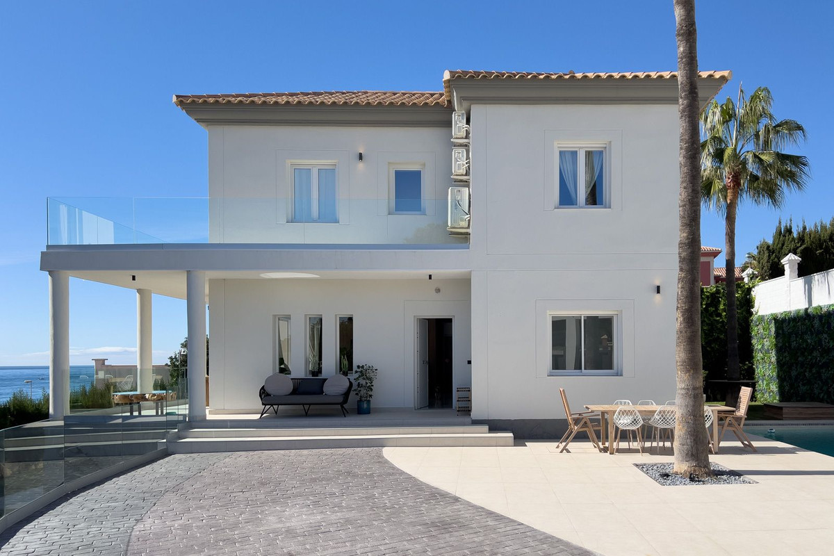 Vrijstaande Villa in El Faro-2