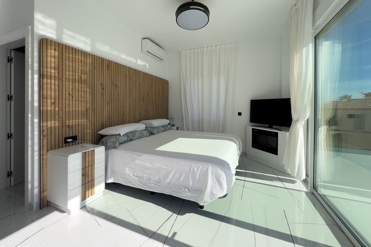 Vrijstaande Villa in El Faro-26