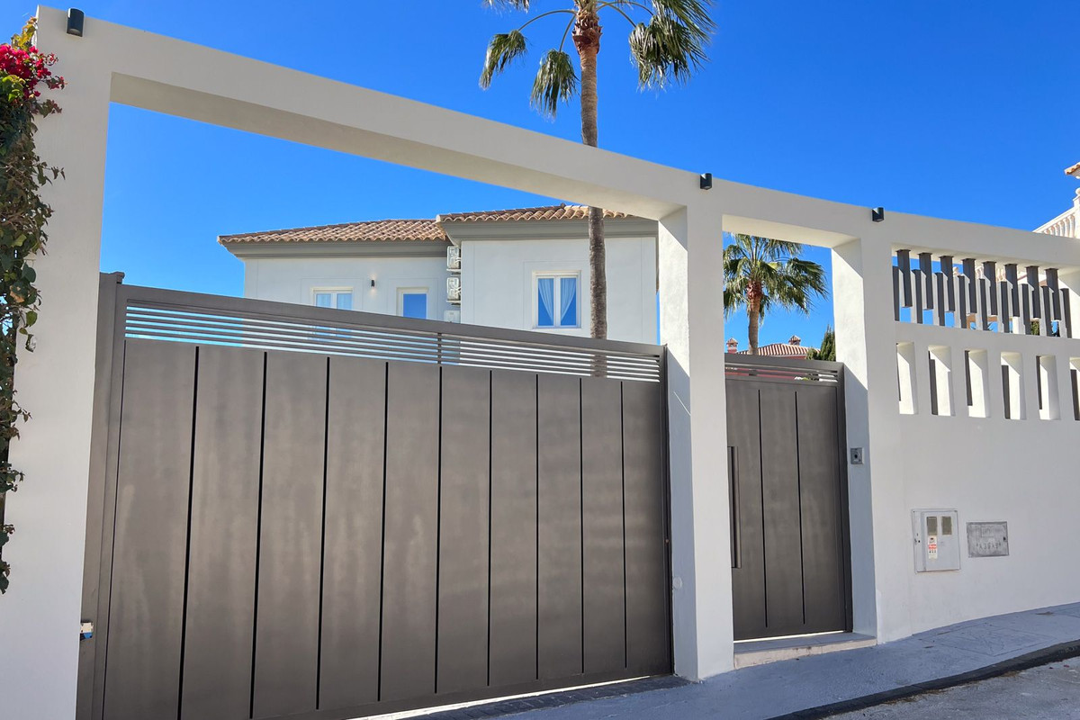 Huis te koop in El Faro | 5 slaapkamers H5145040