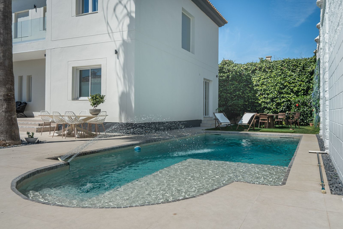 Huis te koop in El Faro | 5 slaapkamers H5145040