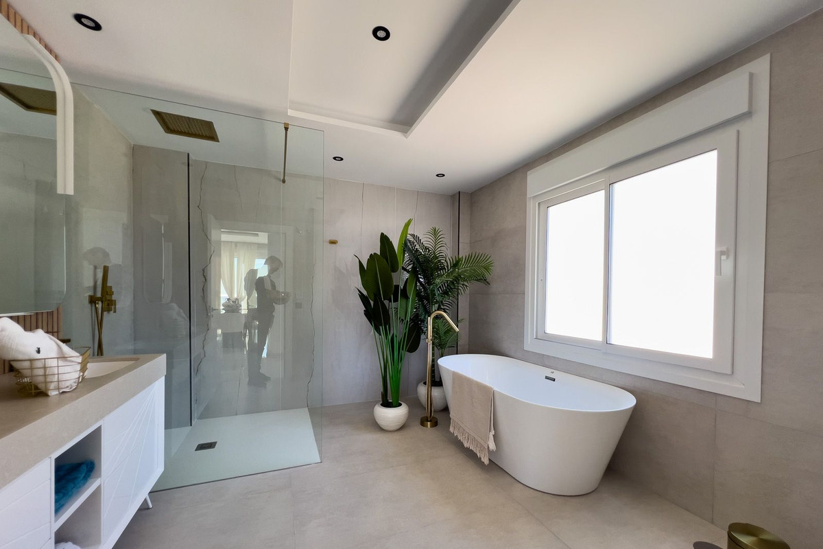 Huis te koop in El Faro | 5 slaapkamers H5145040