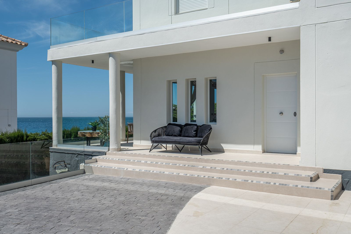 Huis te koop in El Faro | 5 slaapkamers H5145040