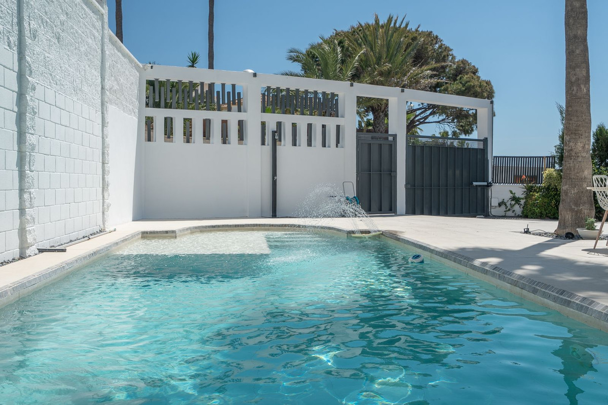Huis te koop in El Faro | 5 slaapkamers H5145040