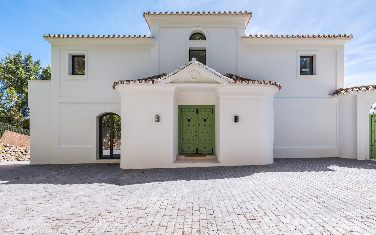 Detached Villa for sale in El Madroñal | 5 bedrooms H5066644
