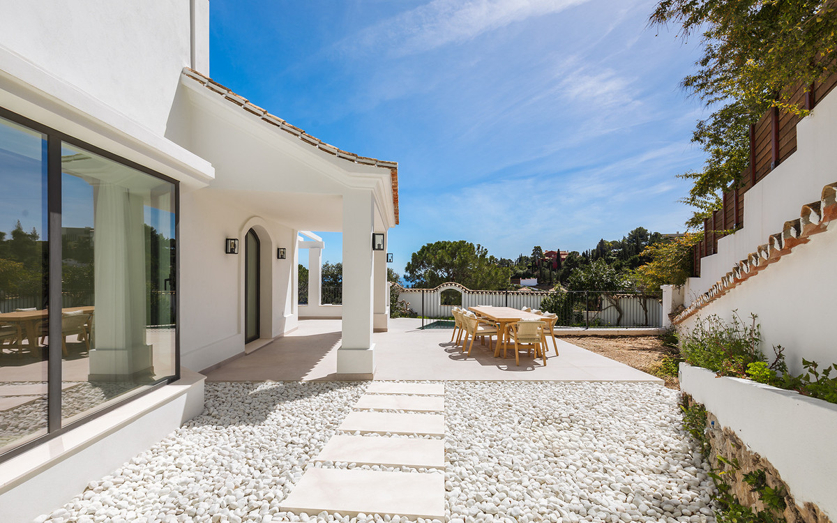 Detached Villa for sale in El Madroñal | 5 bedrooms H5066644