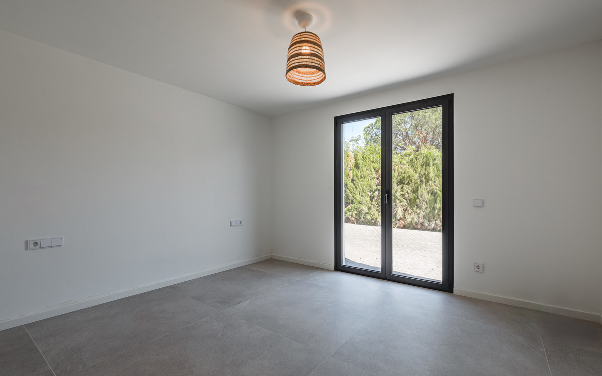 Detached Villa for sale in El Madroñal | 5 bedrooms H5066644