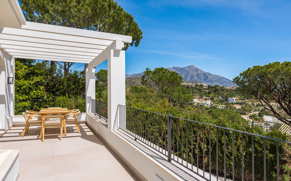 Detached Villa for sale in El Madroñal | 5 bedrooms H5066644