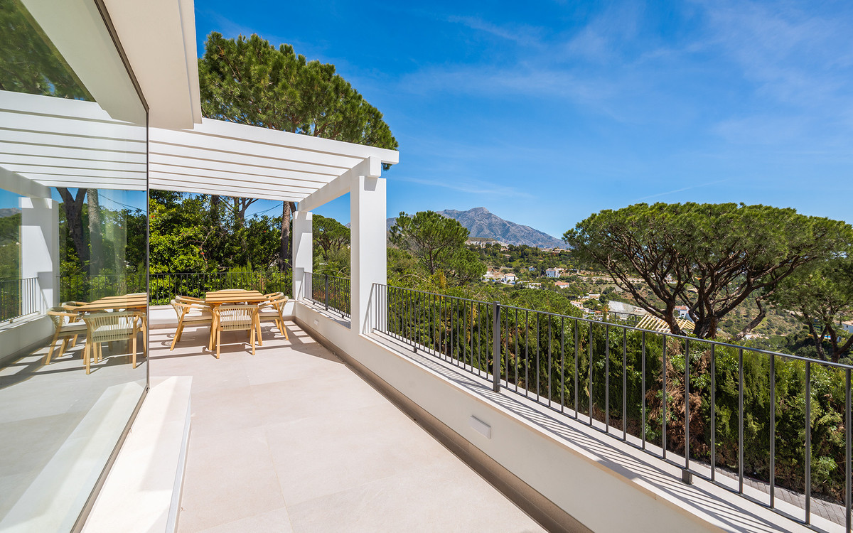 Detached Villa for sale in El Madroñal | 5 bedrooms H5066644