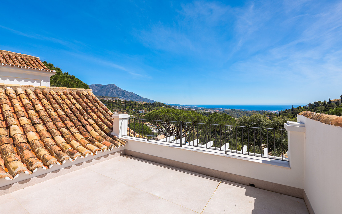 Detached Villa for sale in El Madroñal | 5 bedrooms H5066644