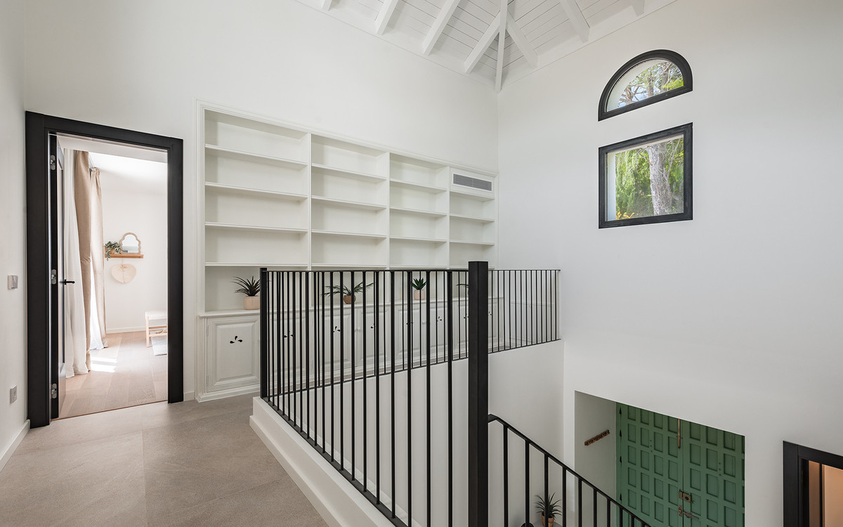 Detached Villa for sale in El Madroñal | 5 bedrooms H5066644