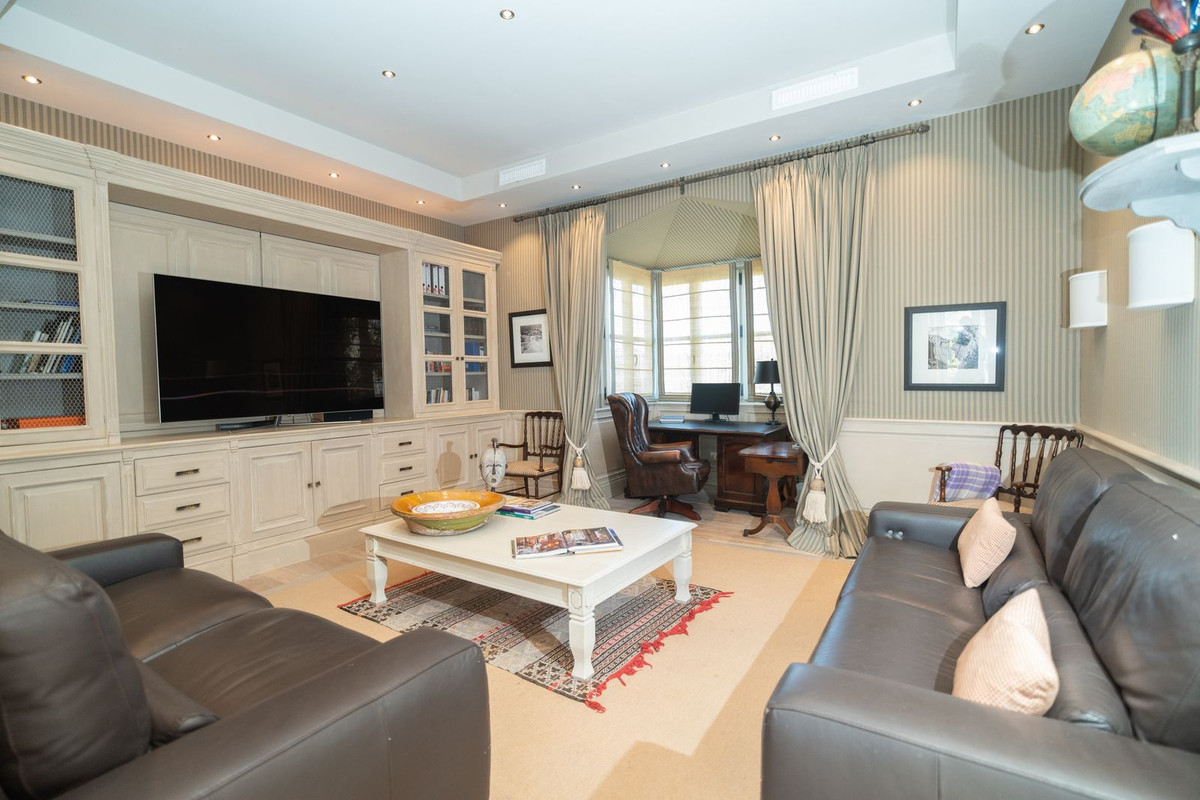 Huis te koop in El Madroñal | 7 slaapkamers H5069785