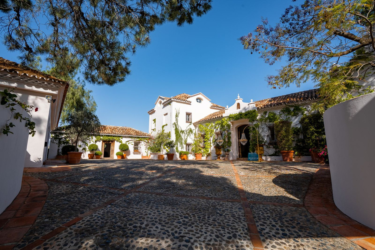 Huis te koop in El Madroñal | 7 slaapkamers H5069785