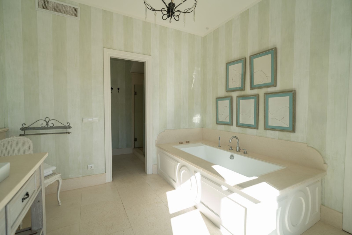 Huis te koop in El Madroñal | 7 slaapkamers H5069785