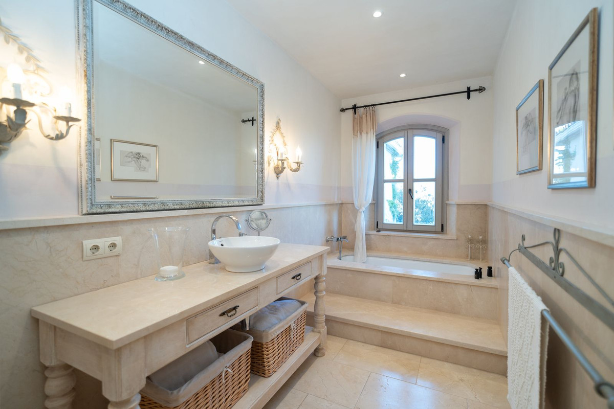 Huis te koop in El Madroñal | 7 slaapkamers H5069785