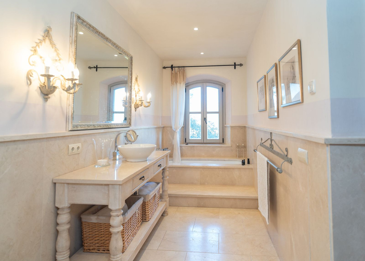 Huis te koop in El Madroñal | 7 slaapkamers H5069785